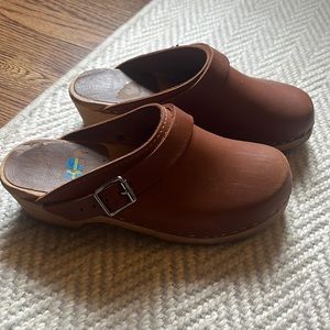 Mia Swedish Clogs Sz. 36 (US 6)